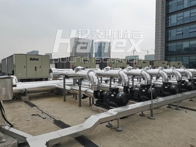 圖1現(xiàn)場冷水機組、水泵、管道與辦公樓位置-副本